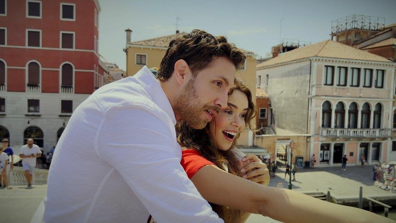 مسلسل القليل من ضوء النهار الحلقة 14